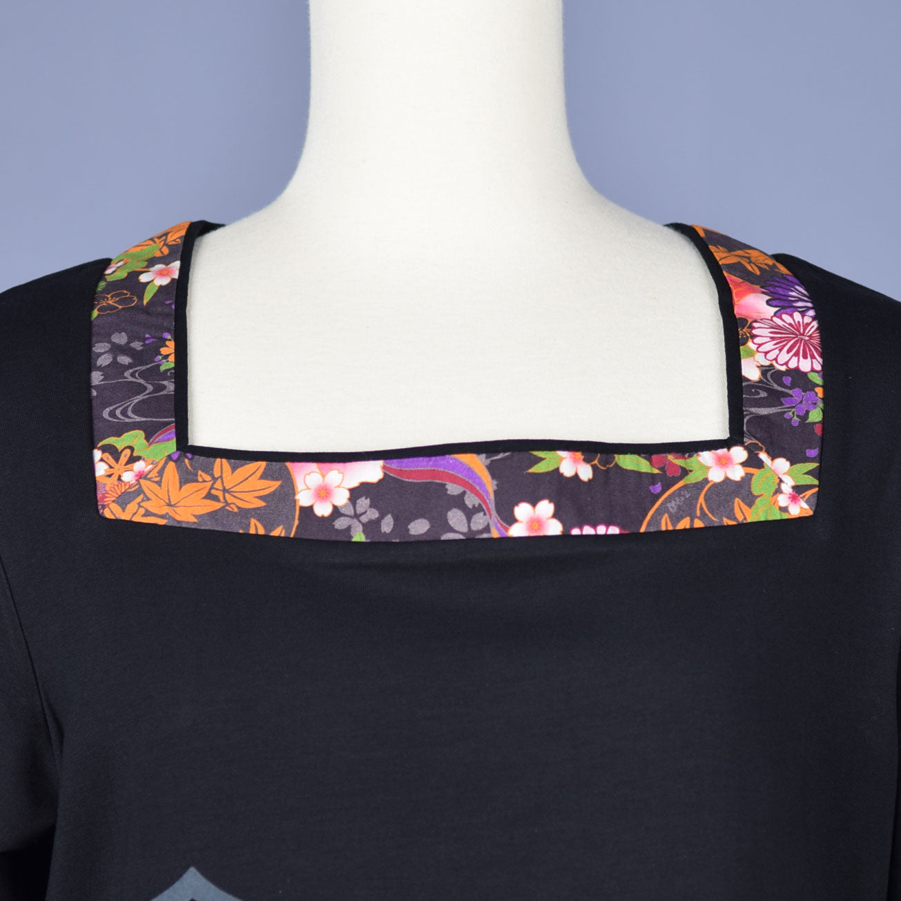 gouk 柿柄スクエアーネックTシャツ