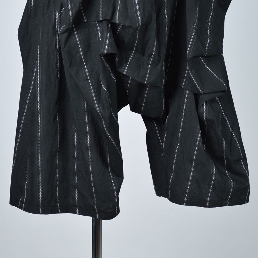 Saruel pants with tacks next to TKR