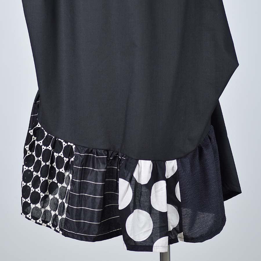 A mysterious skirt with a patchwork of the TKR hem