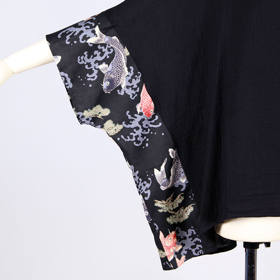 [One-of-a-kind item] TKg Carp Swimming in the Sky Cape Style Tops