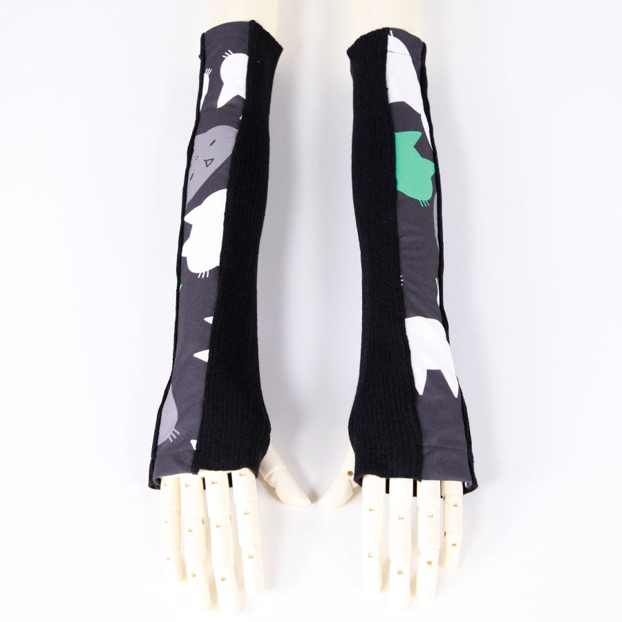 MINT NeKO グラフィック切替アームカバー BK-WH