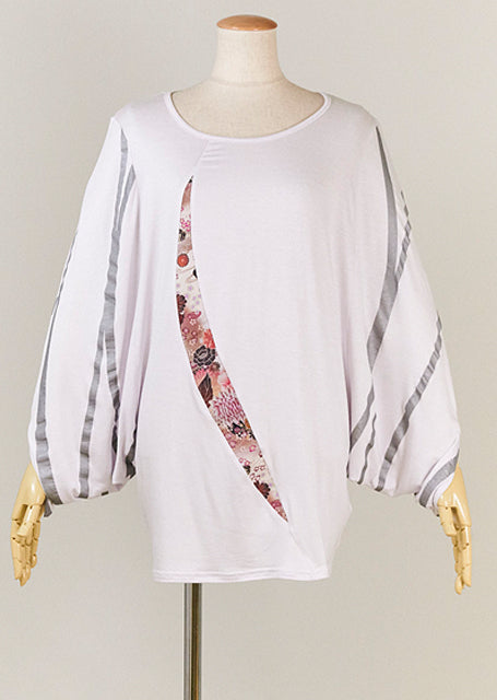 Tops white with a gouk brush with a line drawn on the sleeve.