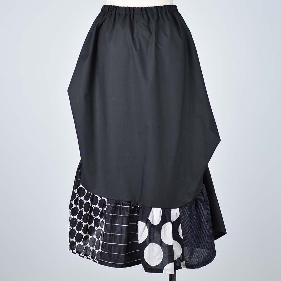 A mysterious skirt with a patchwork of the TKR hem