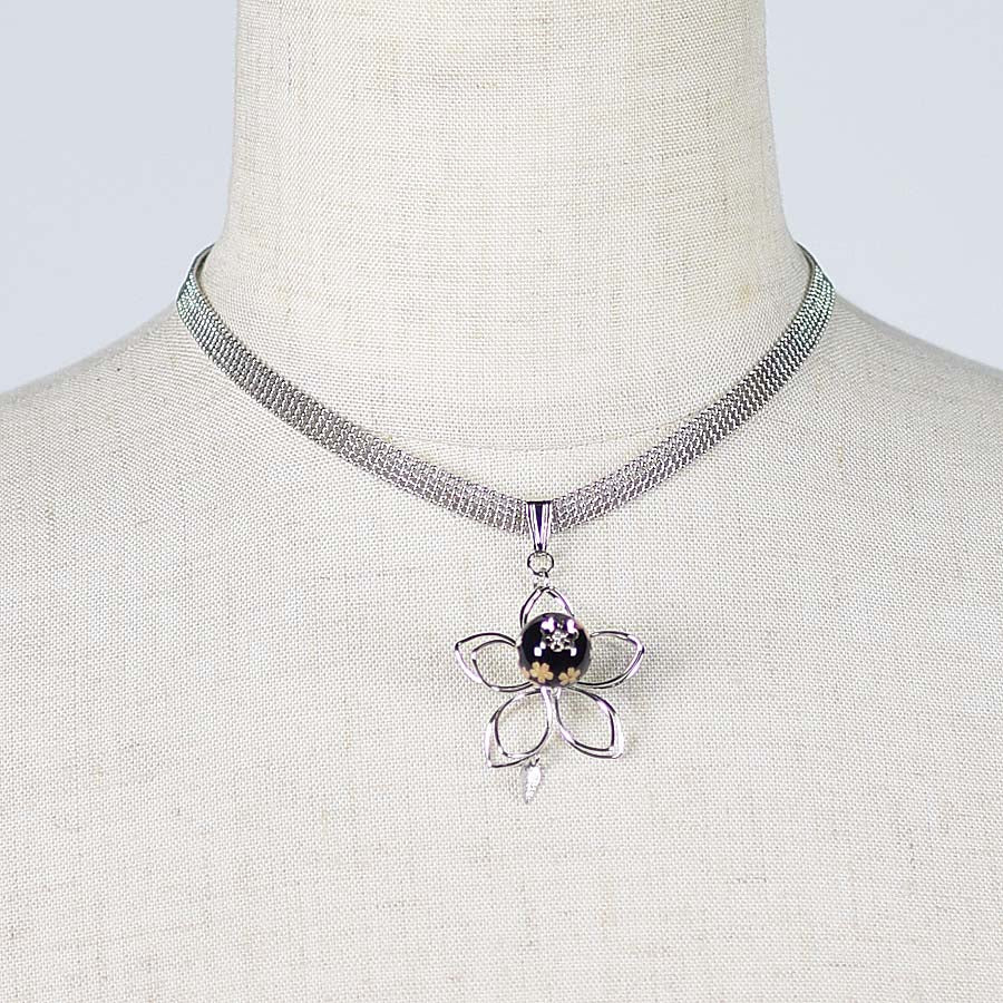 G / AC Japanese ball and wire flower choker