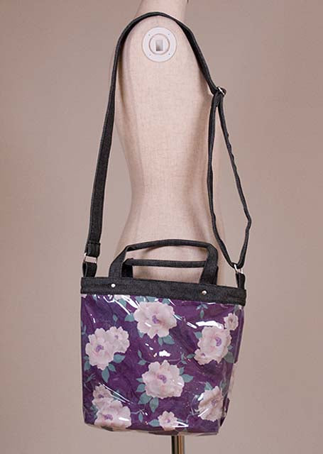 A small bag purple that covers the Japanese pattern of GOUK peony with vinyl